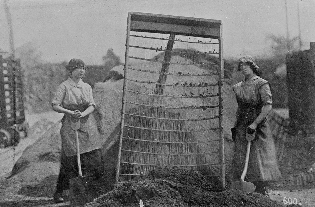Cinders Crivos, fotografias War Office, 1916 (foto bw) de English Photographer