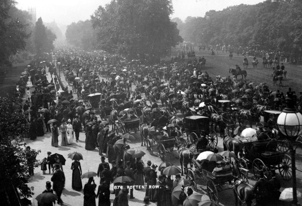 Fila podre em Hyde Park, Londres, c.1890 de English Photographer