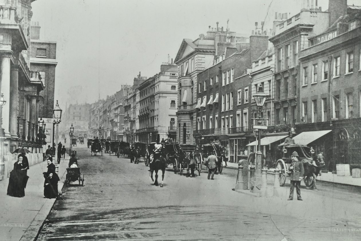 Rua Saint Jamess, Westminster LB: olhando para o norte de Pall Mall, 1895 de English Photographer