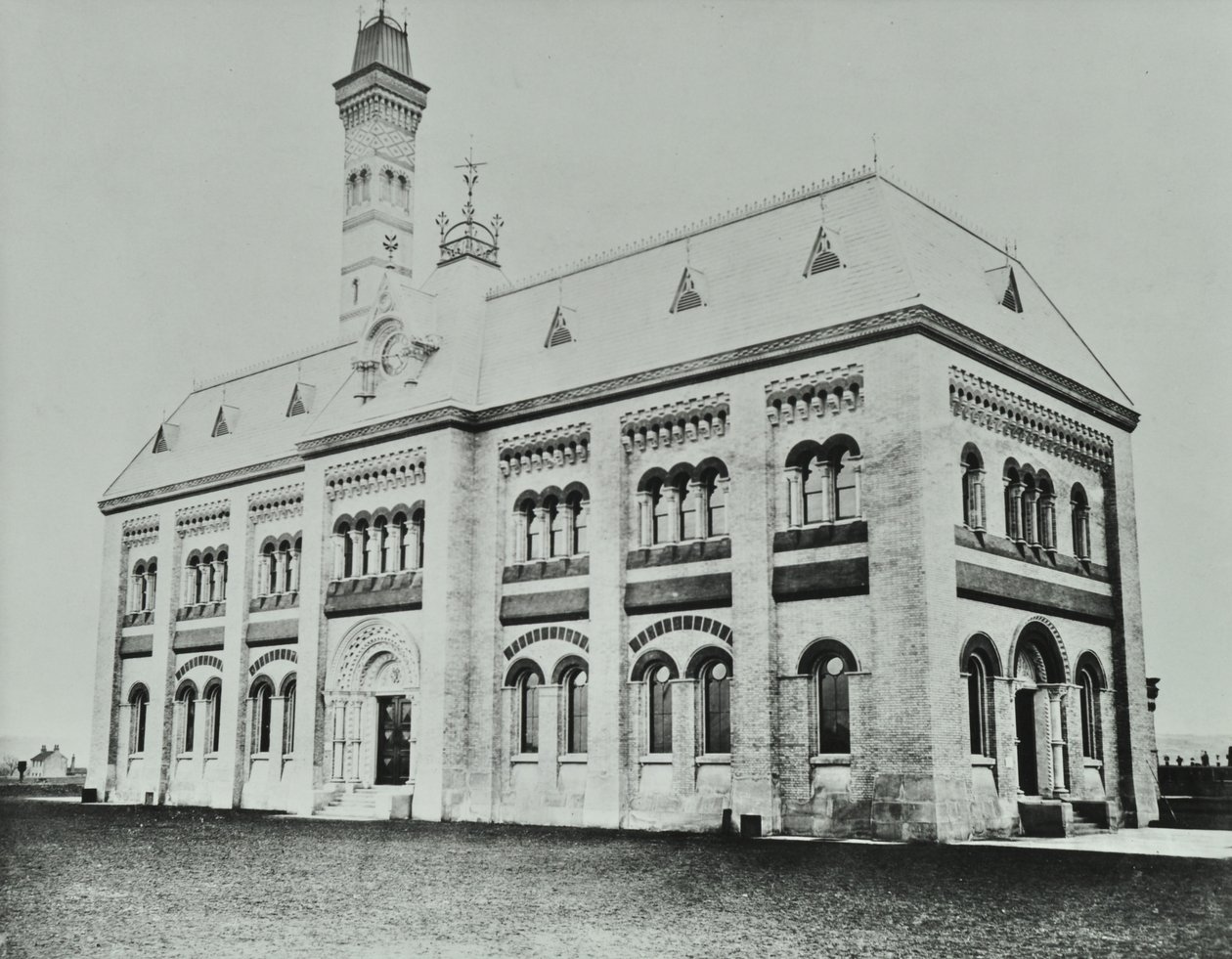 Esgoto do emissário do sul, Crossness: exterior, 1865 de English Photographer