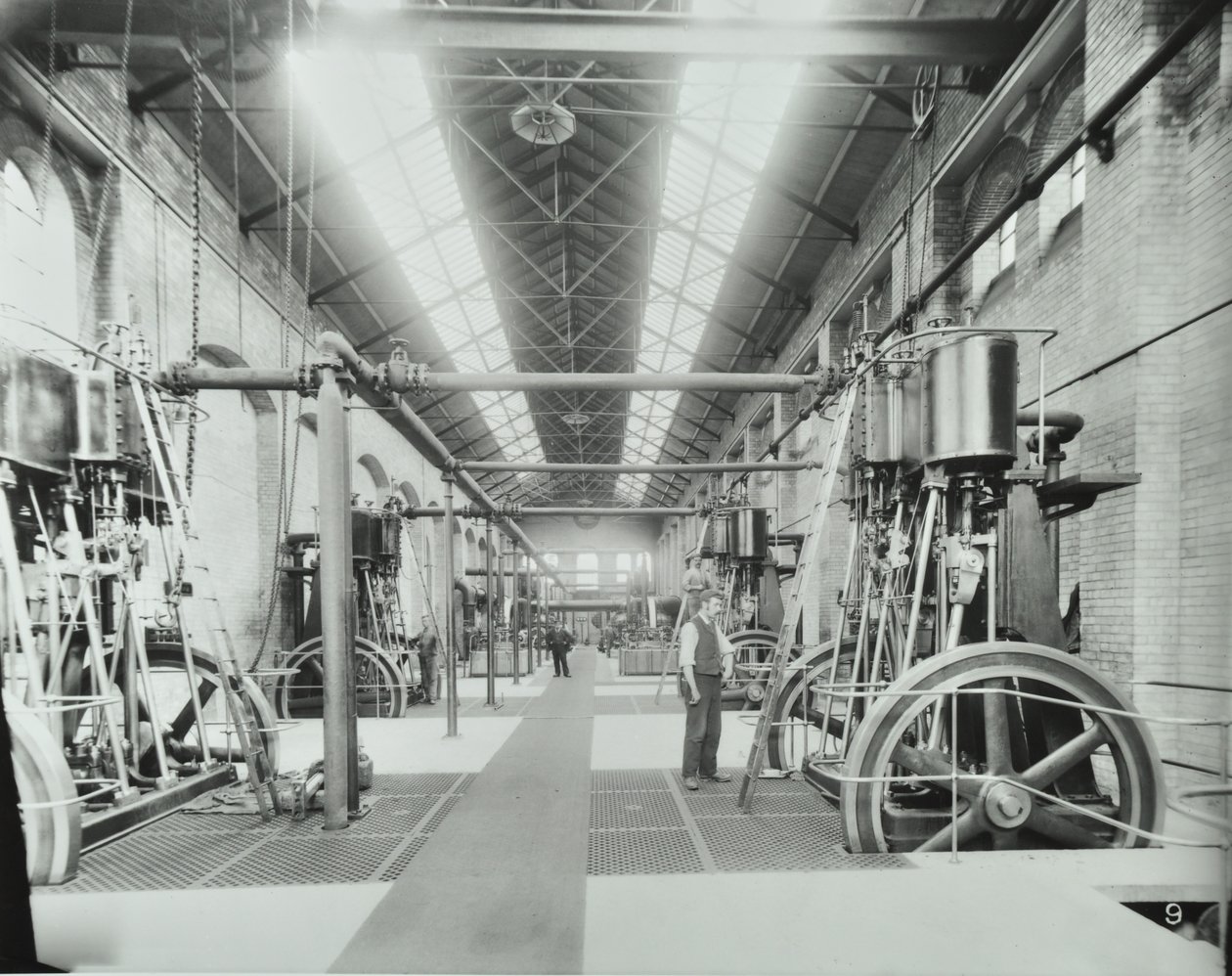 Esgoto do emissário do sul, Crossness: interior da casa de motor, 1894 de English Photographer