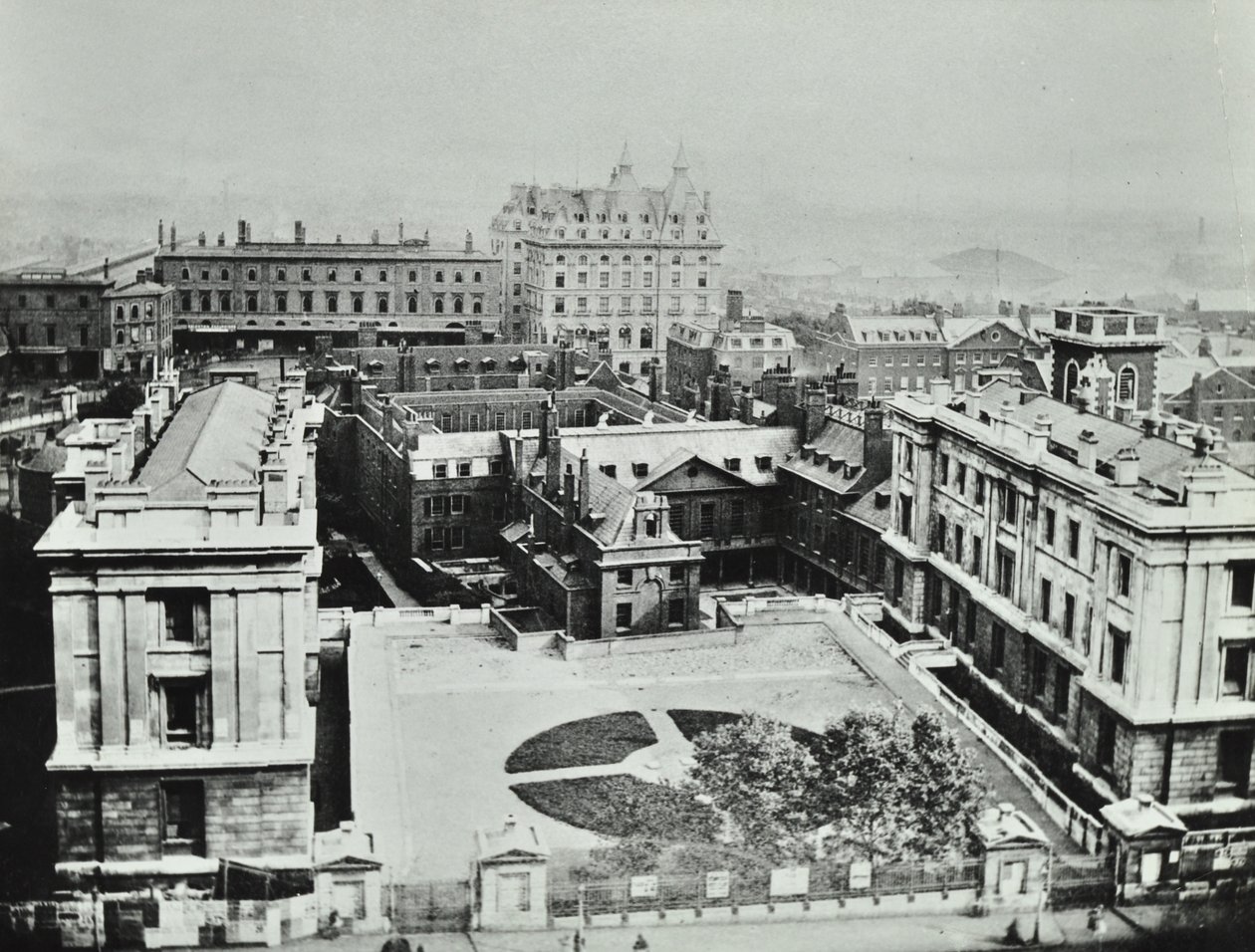 St Thomas Hospital: vista elevada do exterior, 1862 de English Photographer