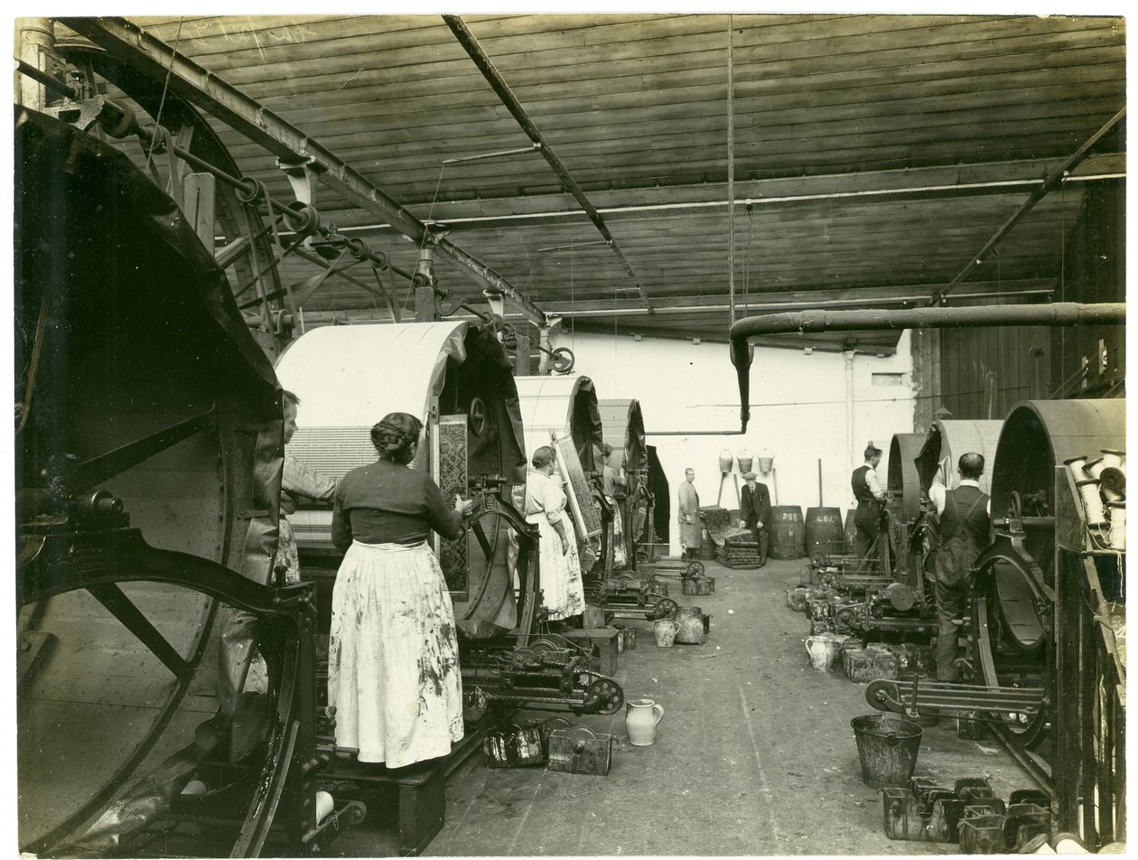 Impressão de tapeçaria, fábrica Hughes No. 2, 1923 de English Photographer