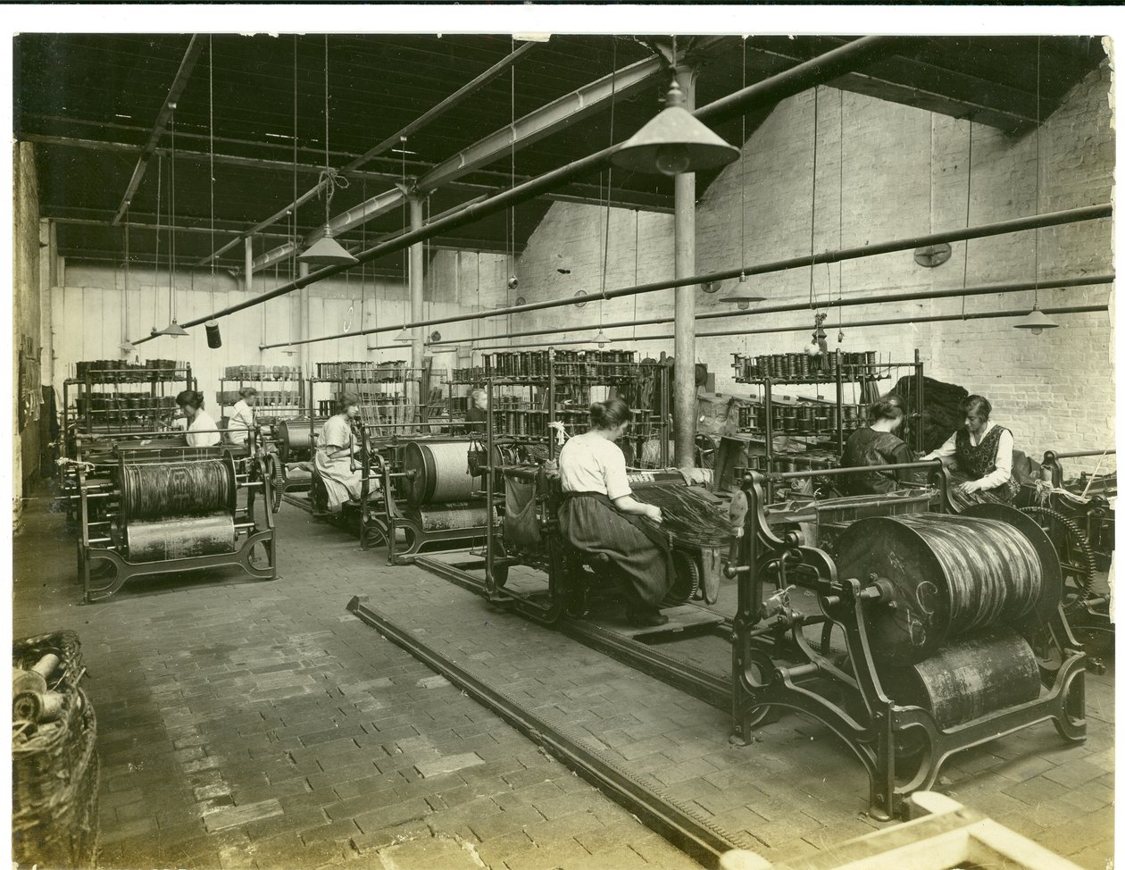Cenário de tapeçaria, fábrica Hughes nº 2, 1923 de English Photographer