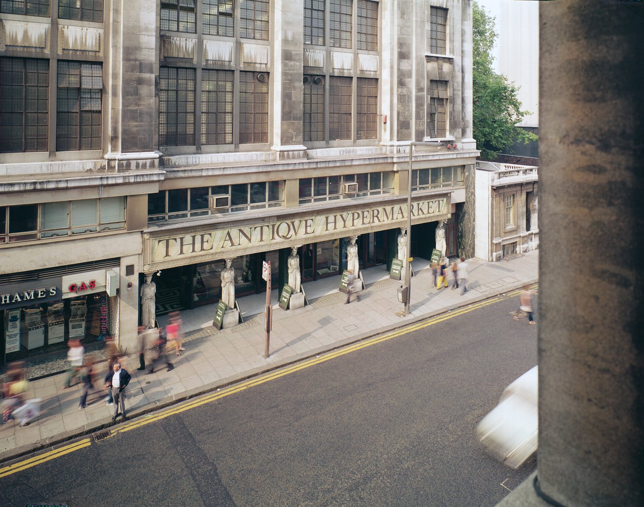 O antigo hipermercado, Kensington High Street de English Photographer