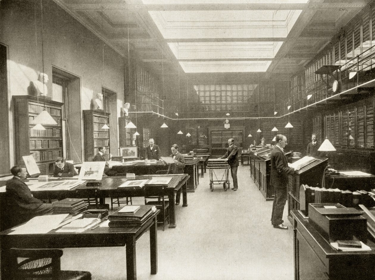 A sala de impressão do Museu Britânico, c.1900, de "The Print-Collector&39;s Handbook", de Alfred Whitman, publicado por George Bell und Sons, 1901 de English Photographer