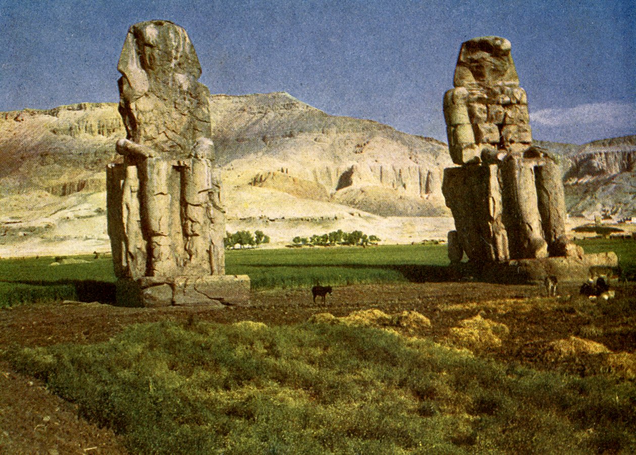 O Colossi de Memnon, perto de Tebas, Egipto. de English Photographer