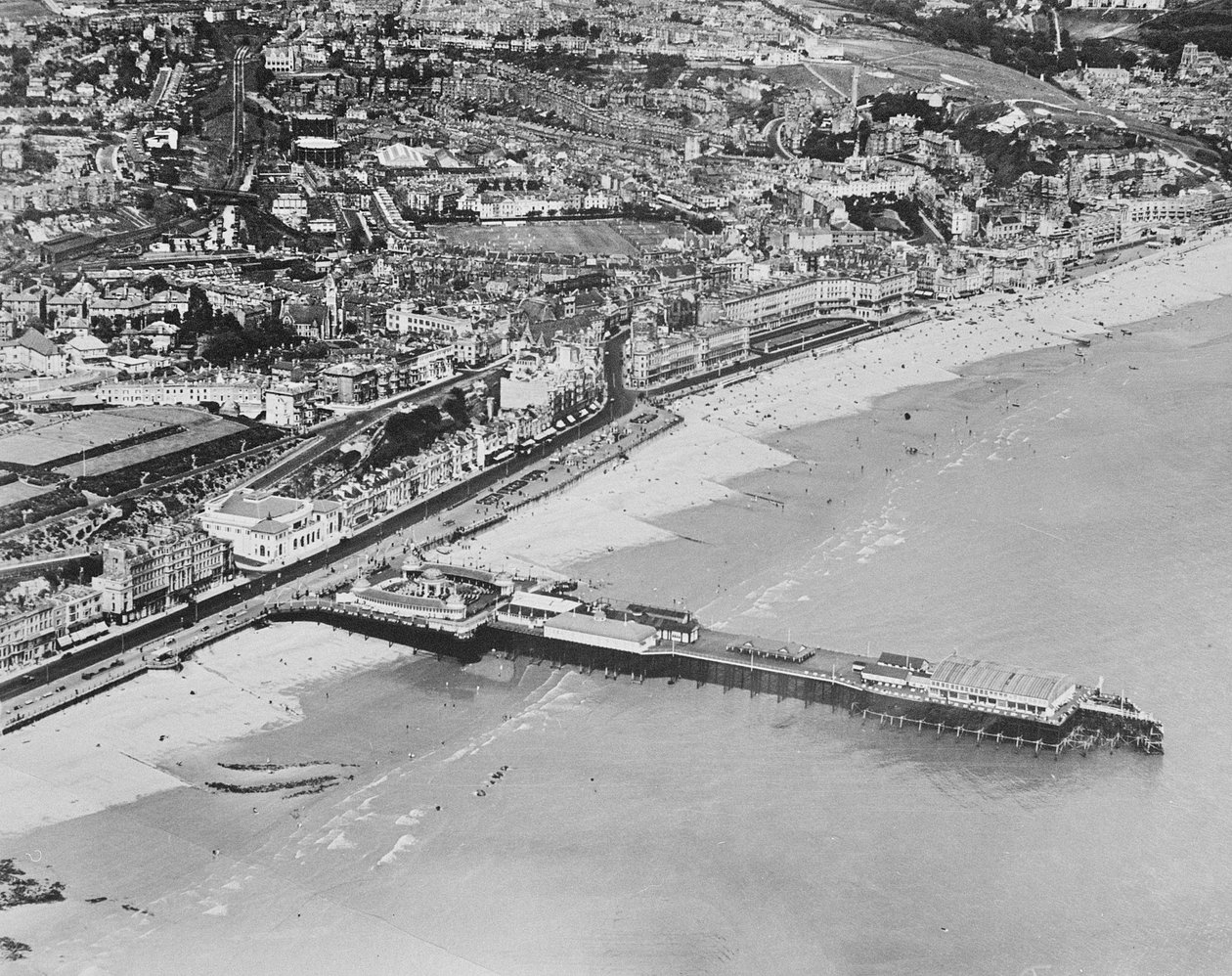 O cais, Hastings, c.1925 de English Photographer