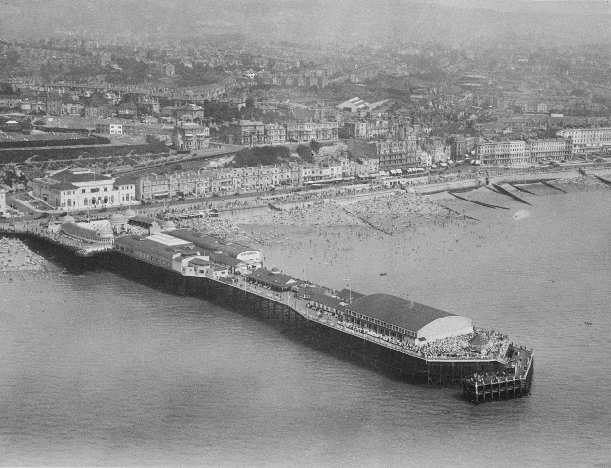 O cais, Hastings, c.1930 de English Photographer