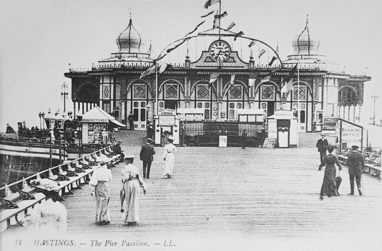 O pavilhão do cais, Hastings, c.1890 de English Photographer