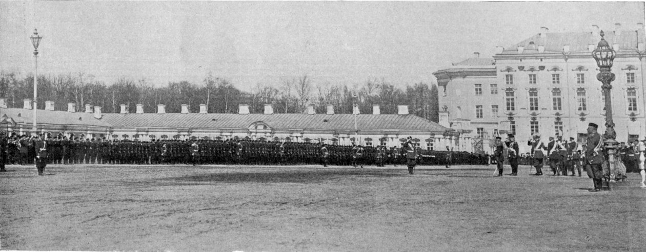 O czar retornando as saudações de suas tropas e oficiais gerais, ilustração do rei, 25 de maio de 1901 de English Photographer