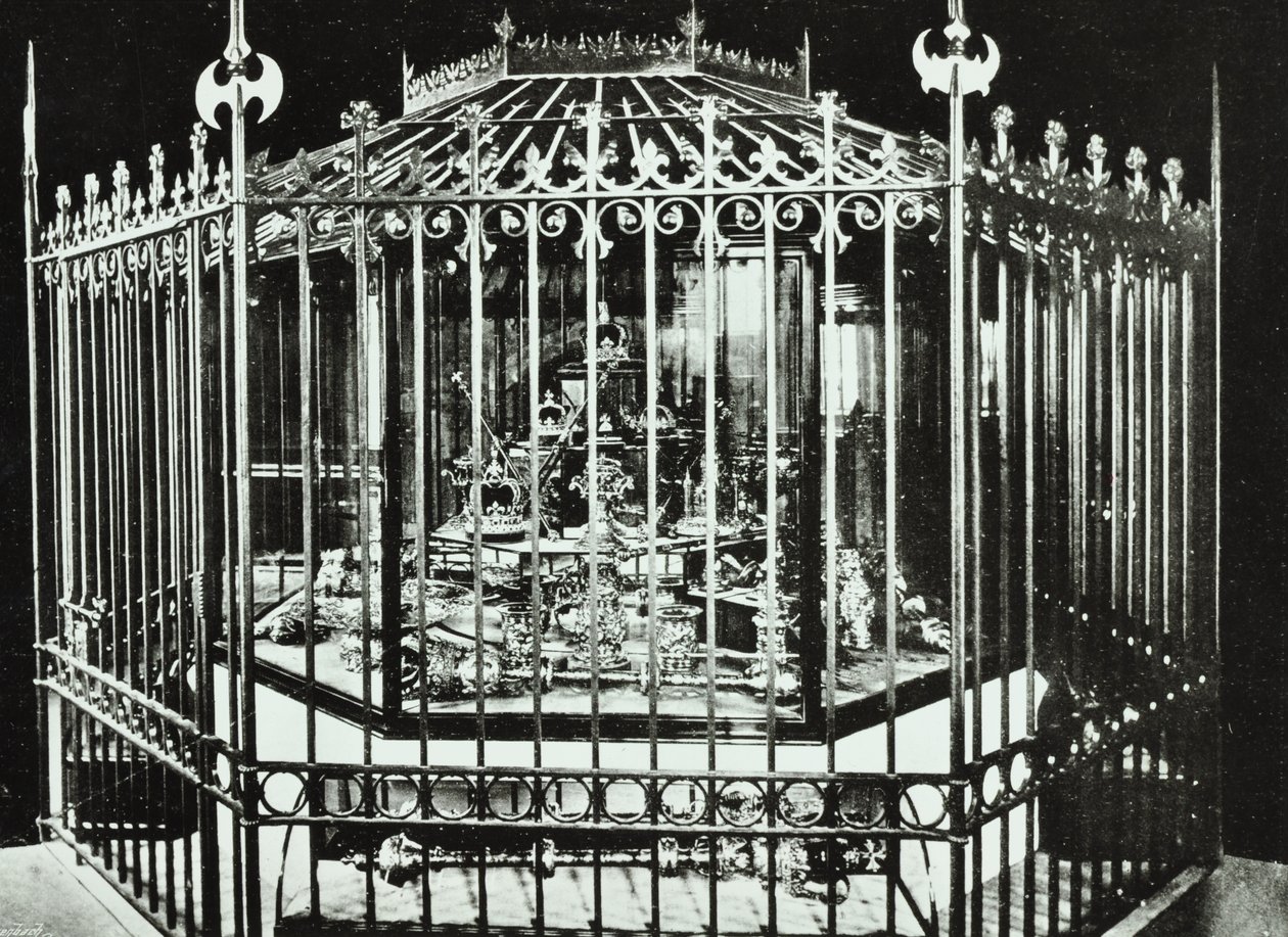 Torre de Londres, Tower Hill: Crown Jewels, 1890 de English Photographer
