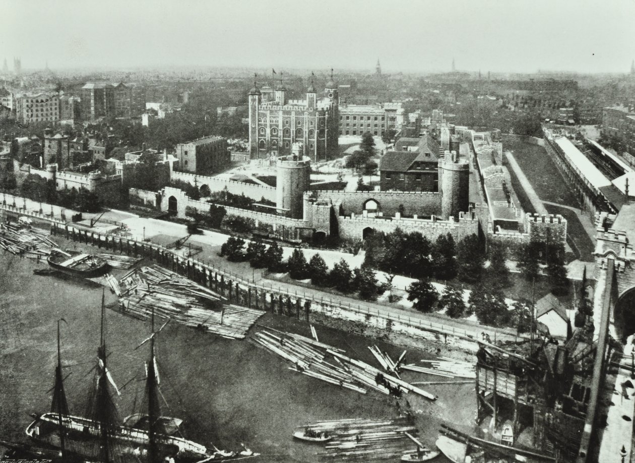 Torre de Londres, Tower Hill: da Tower Bridge, 1890 de English Photographer