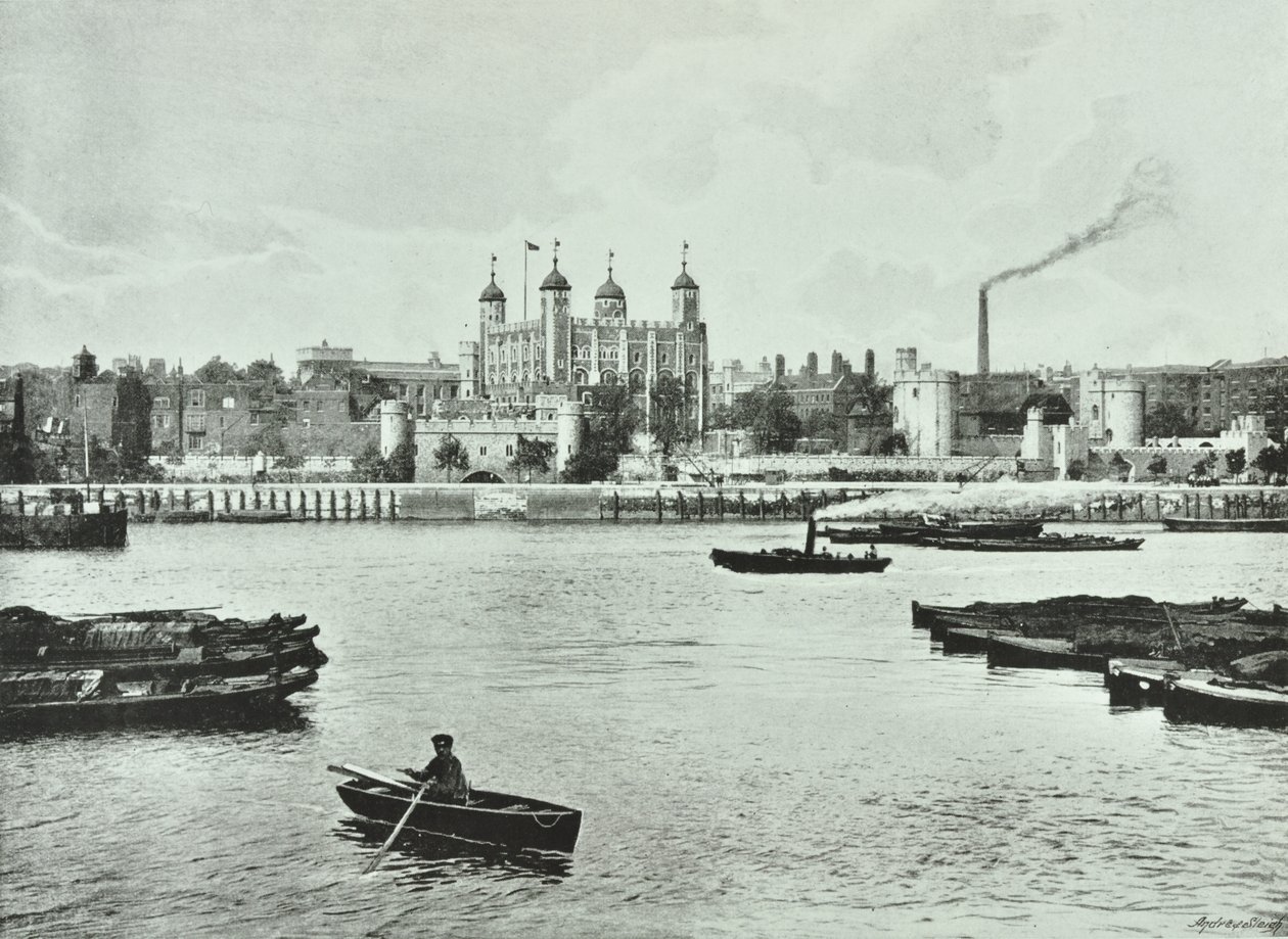 Torre de Londres, Tower Hill: do rio, 1895 de English Photographer