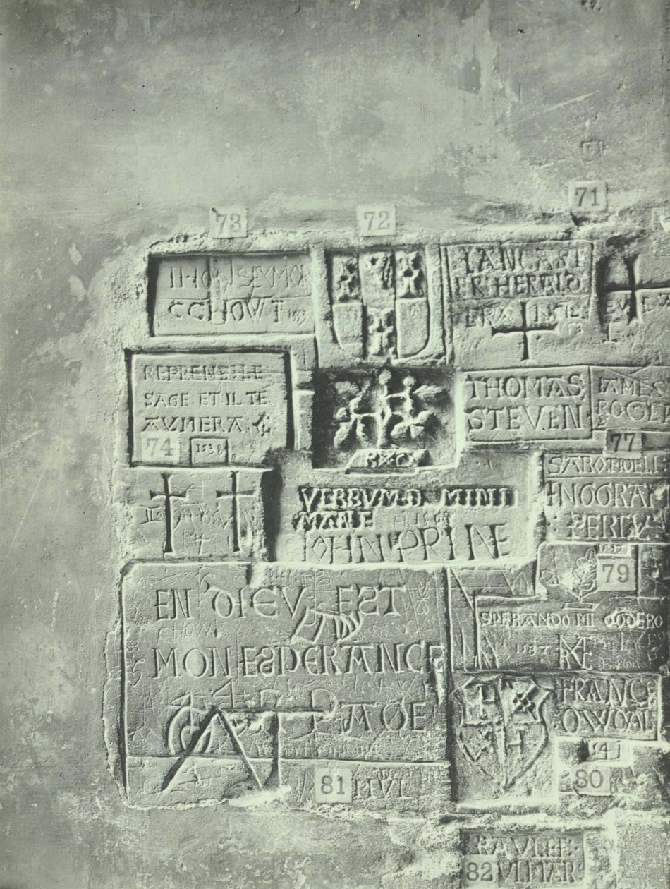 Torre de Londres, Tower Hill: inscrições na Torre de Beauchamp, 1899 de English Photographer
