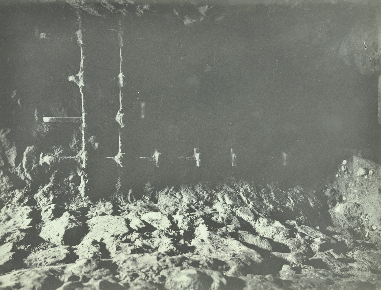 Torre de Londres, Tower Hill: passagens subterrâneas, 1899 de English Photographer