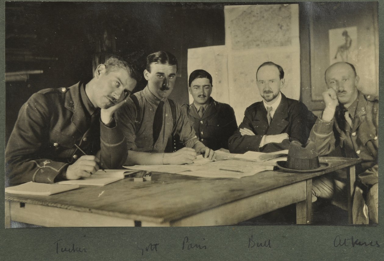 Tucker, Golt, Paris, Touro, Atkins, c.1916 de English Photographer