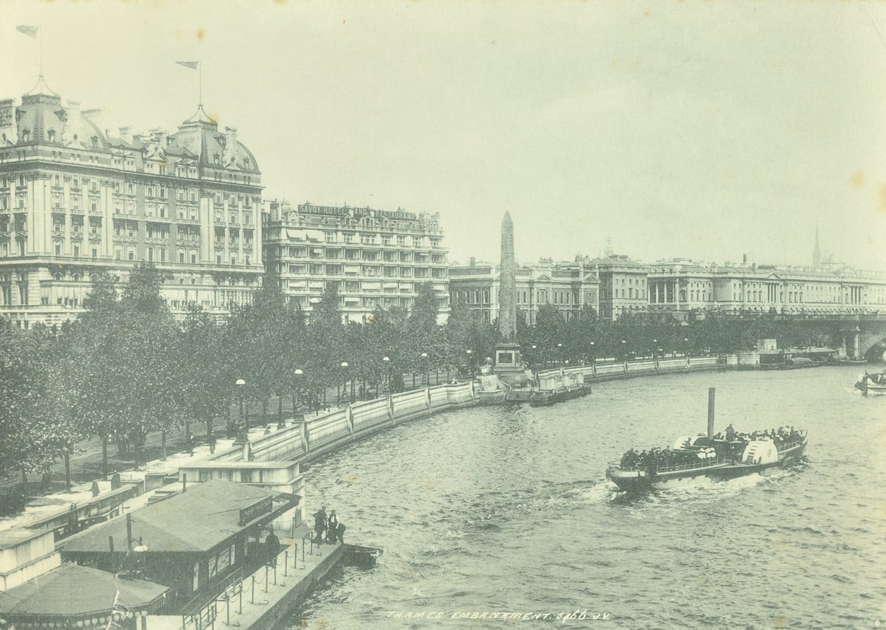Victoria Embankment, Westminster LB: olhando para o norte a partir da Hungerford Bridge, 1895 de English Photographer