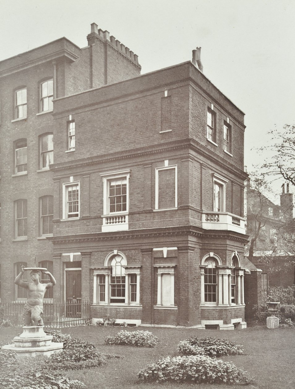 Vista da Clements Inn Garden House, 1885 de English Photographer