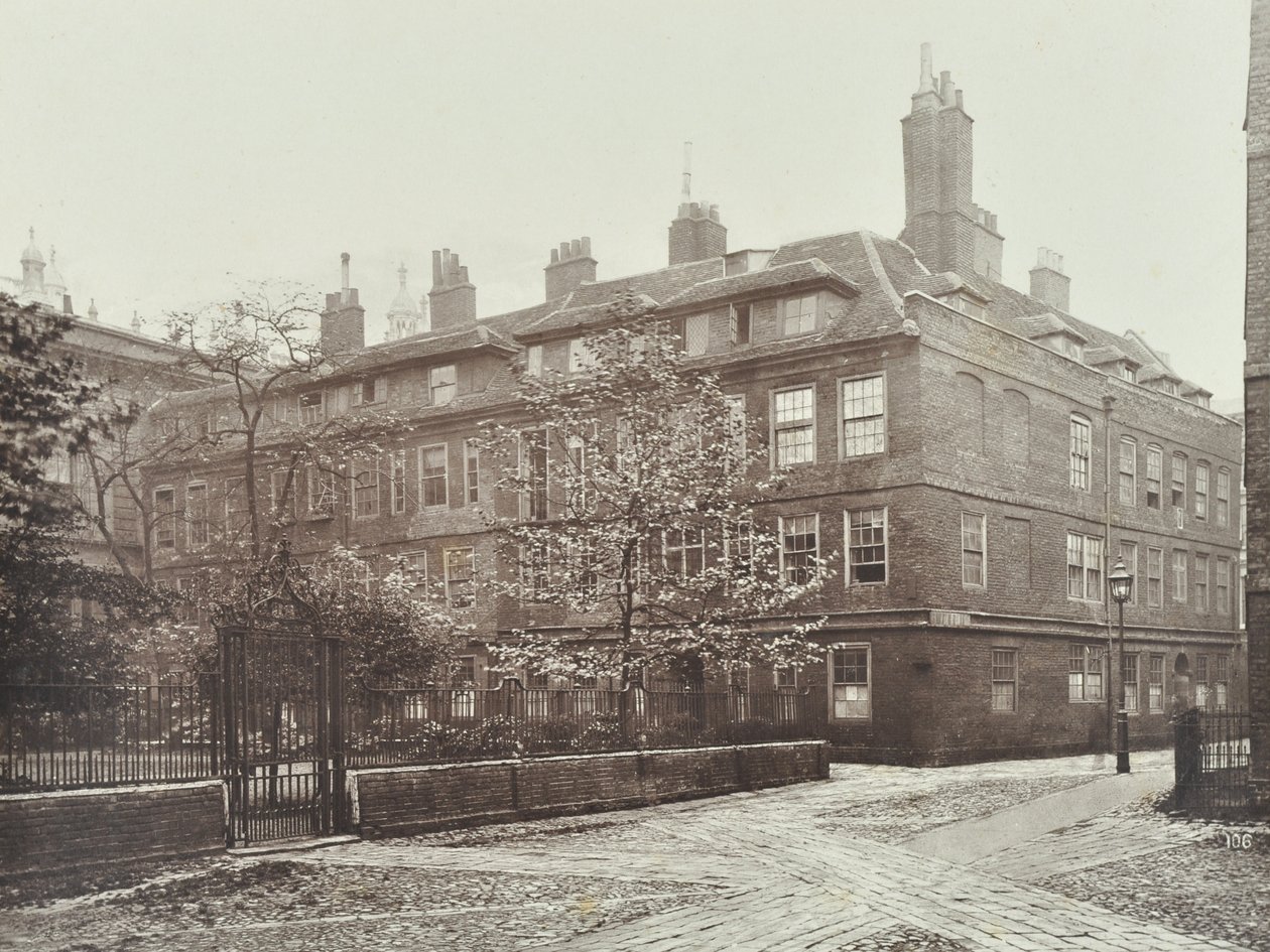 Vista do Clifford Inn, cidade de Londres, 1885 de English Photographer