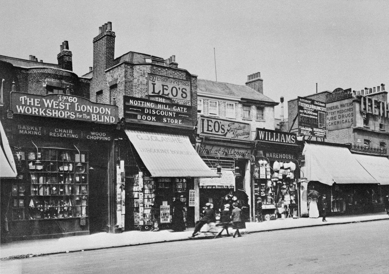 Vista do Portão de Notting Hill, c.1913 de English Photographer