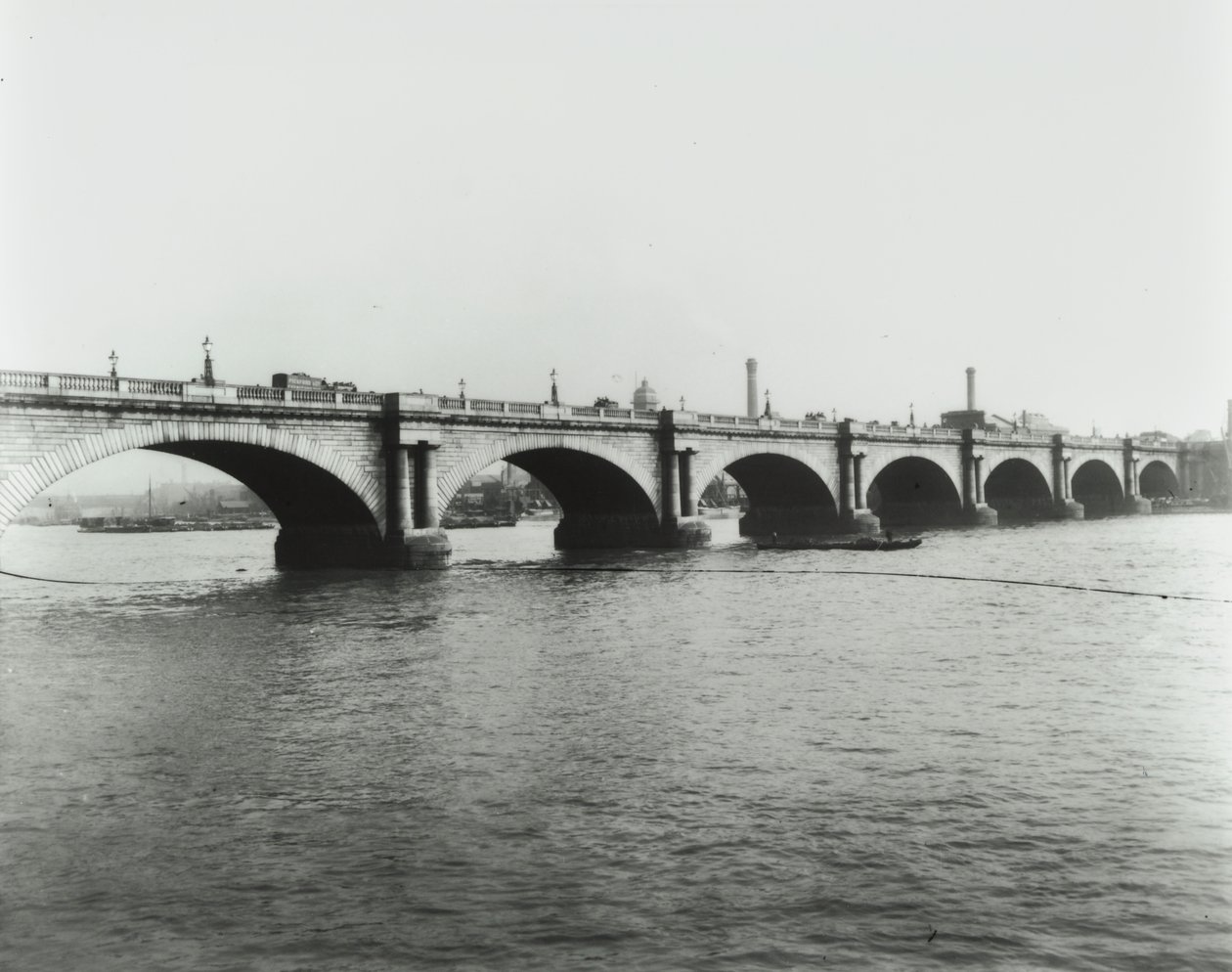 Ponte de Waterloo: vista da margem norte, 1895 de English Photographer
