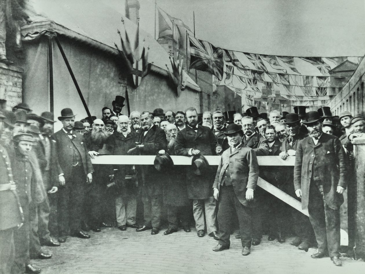 Westferry Road: libertando a estrada do pedágio, 1885 de English Photographer