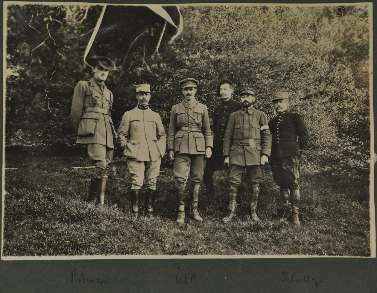 William Lawrence Bragg e Harold Roper Robinson com outros, Vosges, 1915 de English Photographer