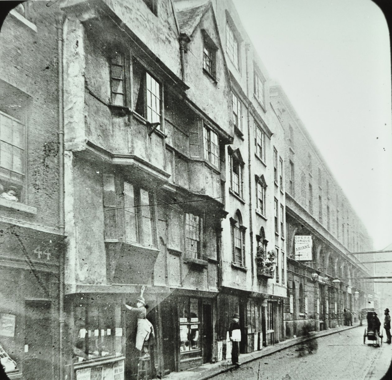 Wych Street, Westminster LB: olhando para o oeste, 1890 de English Photographer