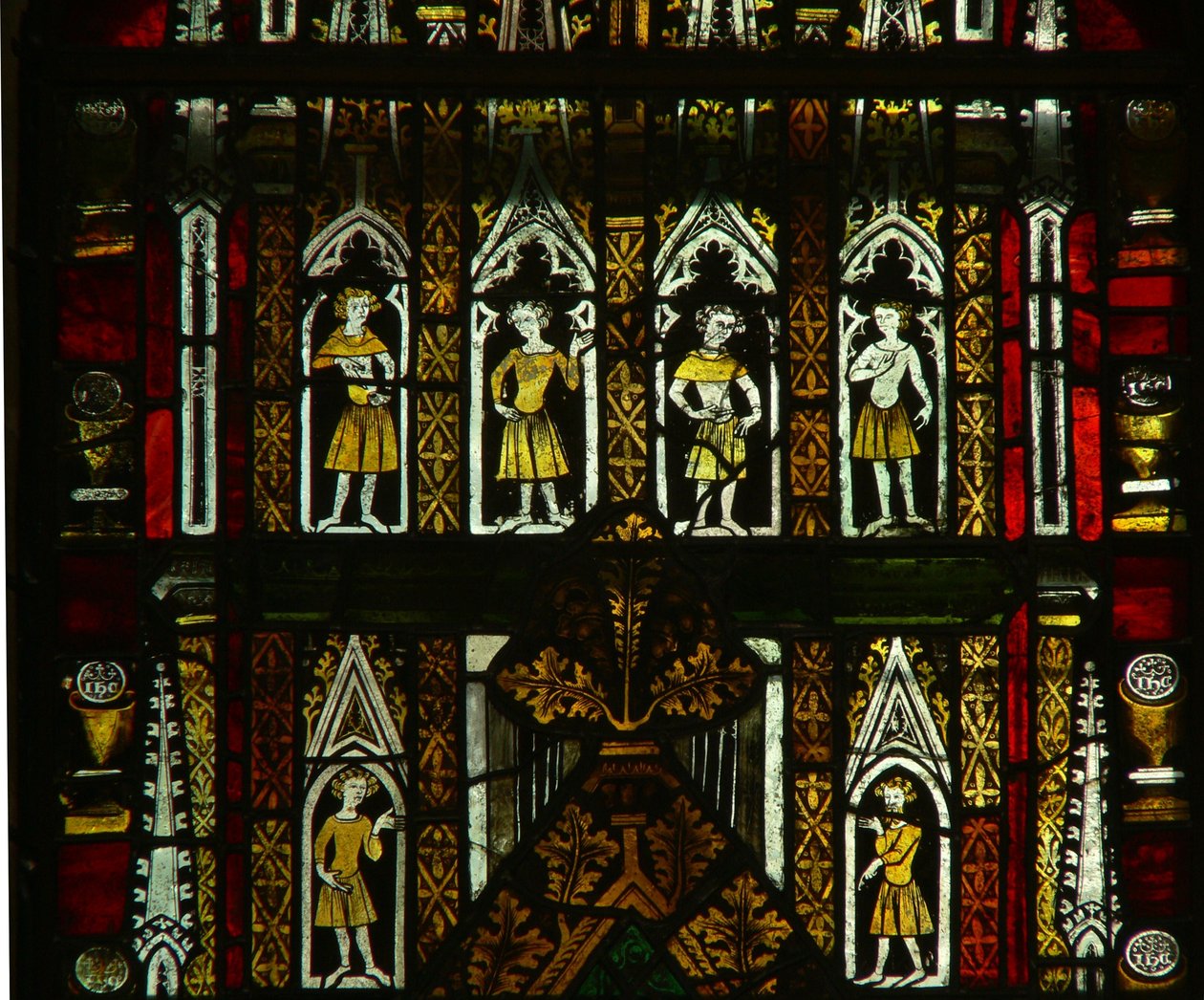 Uma janela na capela da senhora que descreve figuras do dossel de English School