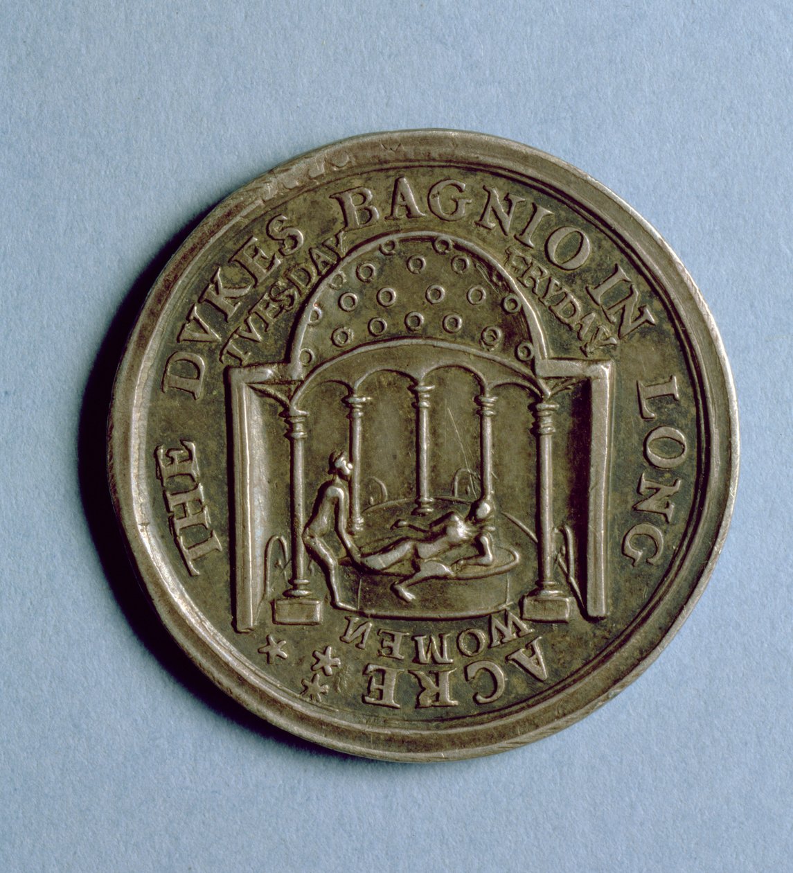 Bilhete de entrada para os duques Bagnio em Long Acre, c.1680 (metal) de English School