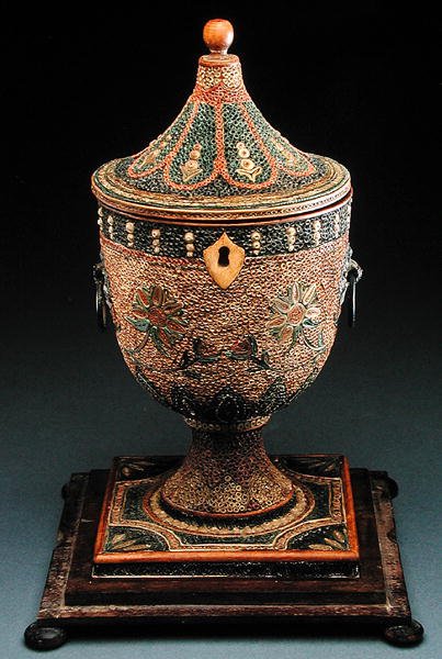 Um caddy de chá em forma de urna estilo Adam, c.1785 (boxwood) de English School