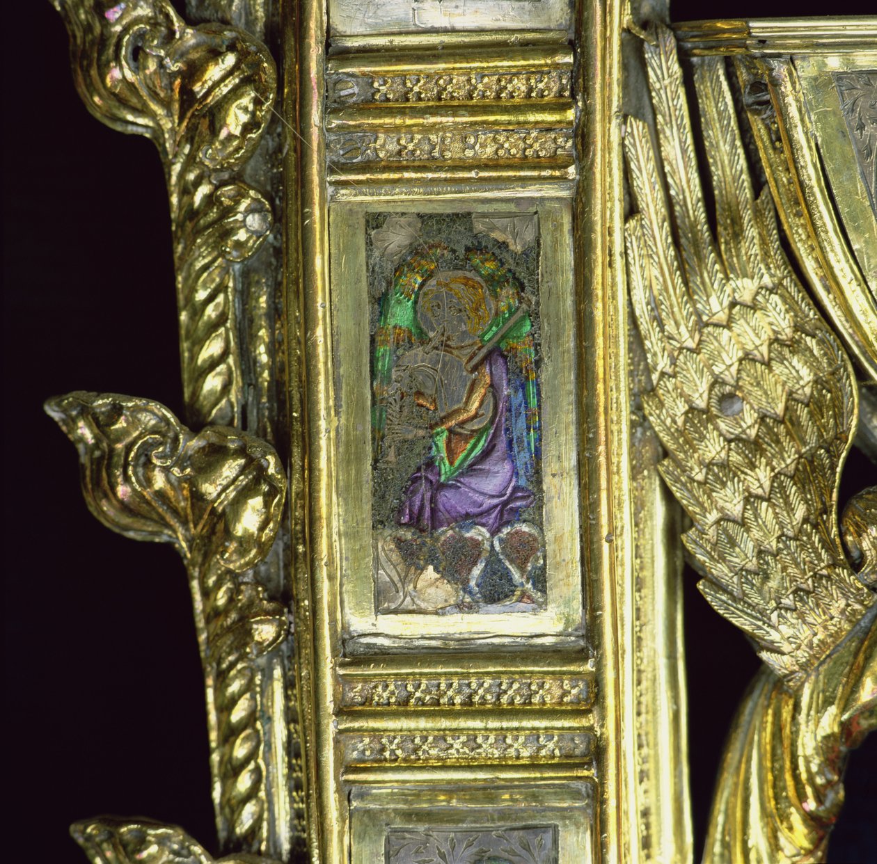 Anjo tocando gaita de foles, detalhe do crozier de William Wykeham (c.1320-1404) (prata dourada e esmalte) (ver 205100-32) d de English School