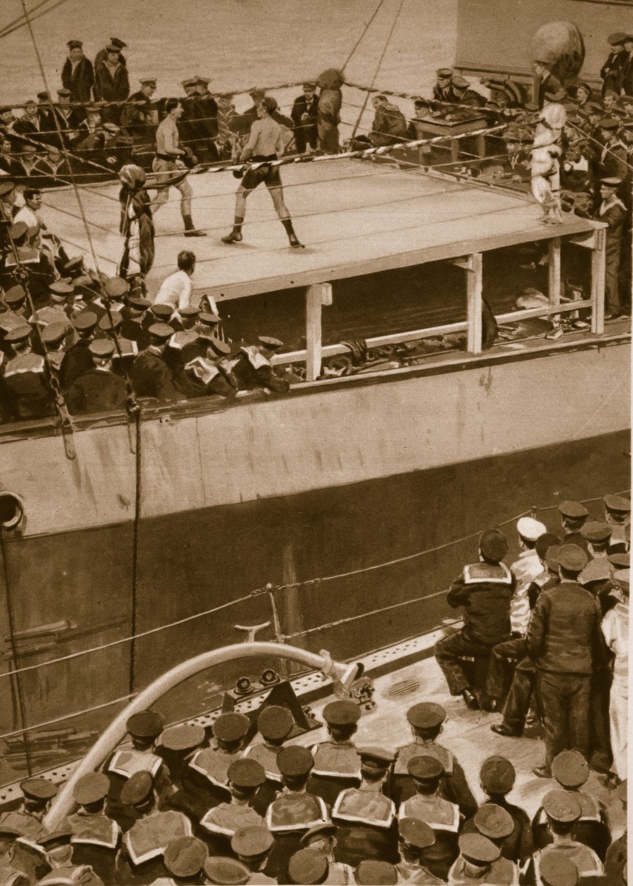 Competição de boxe a bordo de um navio de guerra, com a tripulação de um segundo navio como espectadores adicionais, 1914-19 de English School