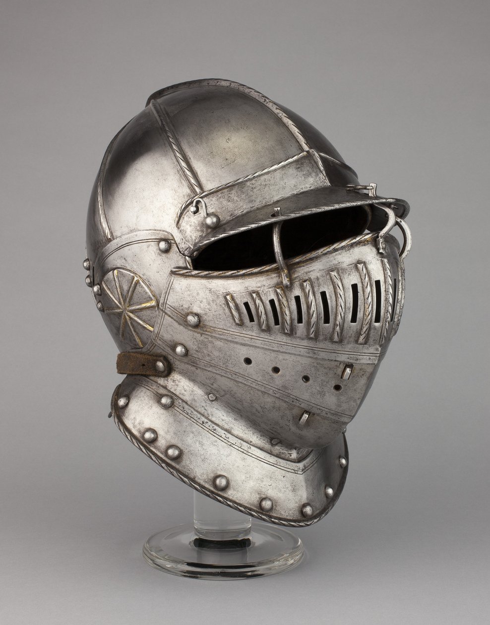 Burgonet com Falling Buffe, possivelmente de uma armadura de William Herbert, primeiro conde de Pembroke, c.1550 de English School