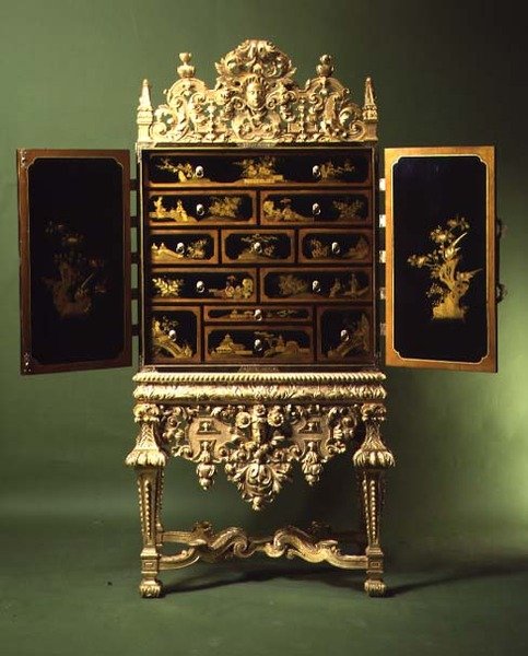 Gabinete chinês de exportação de laca e suporte de gesso dourado no estilo francês, inglês de English School