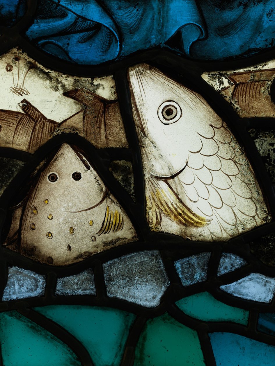 Seção conservada da Grande Janela Leste na Catedral de York: "A Criação Adora o Cordeiro" de English School