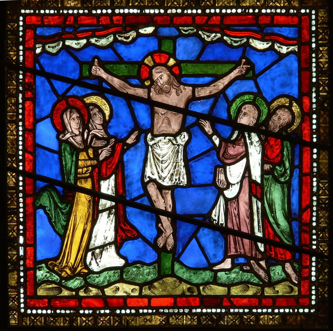 Detalhe da janela leste da Capela da Trindade, representando a Crucificação de English School