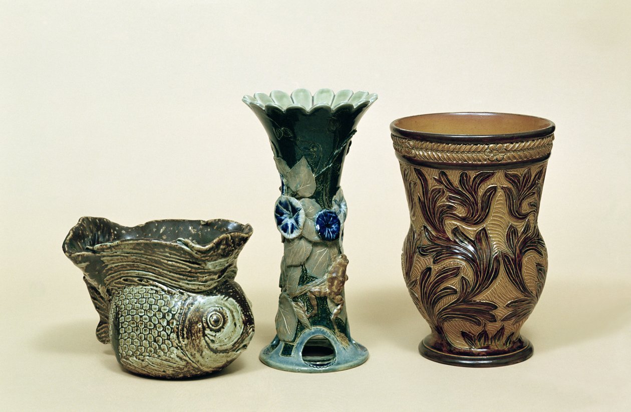 Vasos Doulton, 1880, (grés) de English School