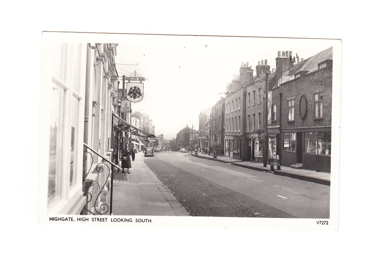 Postal eduardiano de Highgate High Street virado para sul, c.1910 (monocromático) de English School
