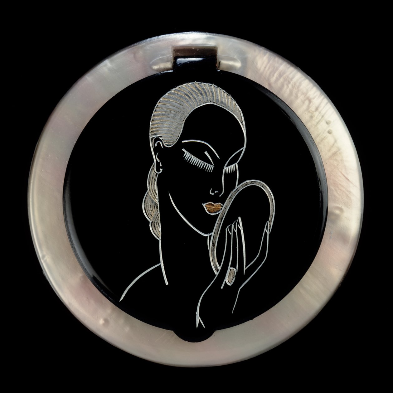Elegance Powder Compact, 1920-30 (baquelite gravada à mão) de English School