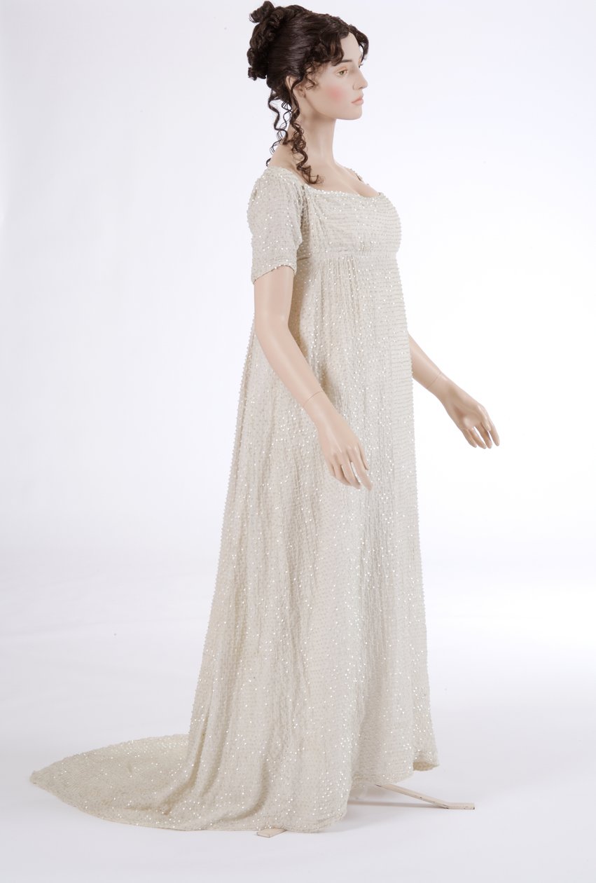 Vestido de noite, 1800 (musselina de algodão e contas de vidro) de English School
