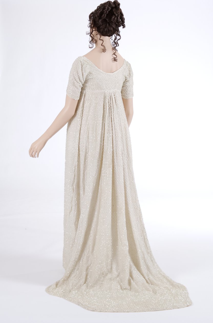 Vestido de noite, 1800 (musselina de algodão e contas de vidro) de English School