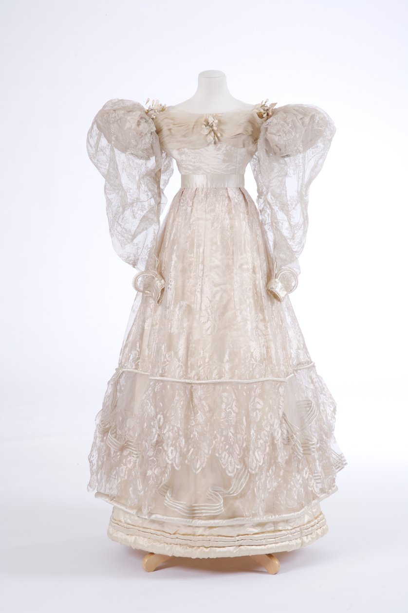 Vestido de noite, 1829 (seda e gaze tecido) de English School