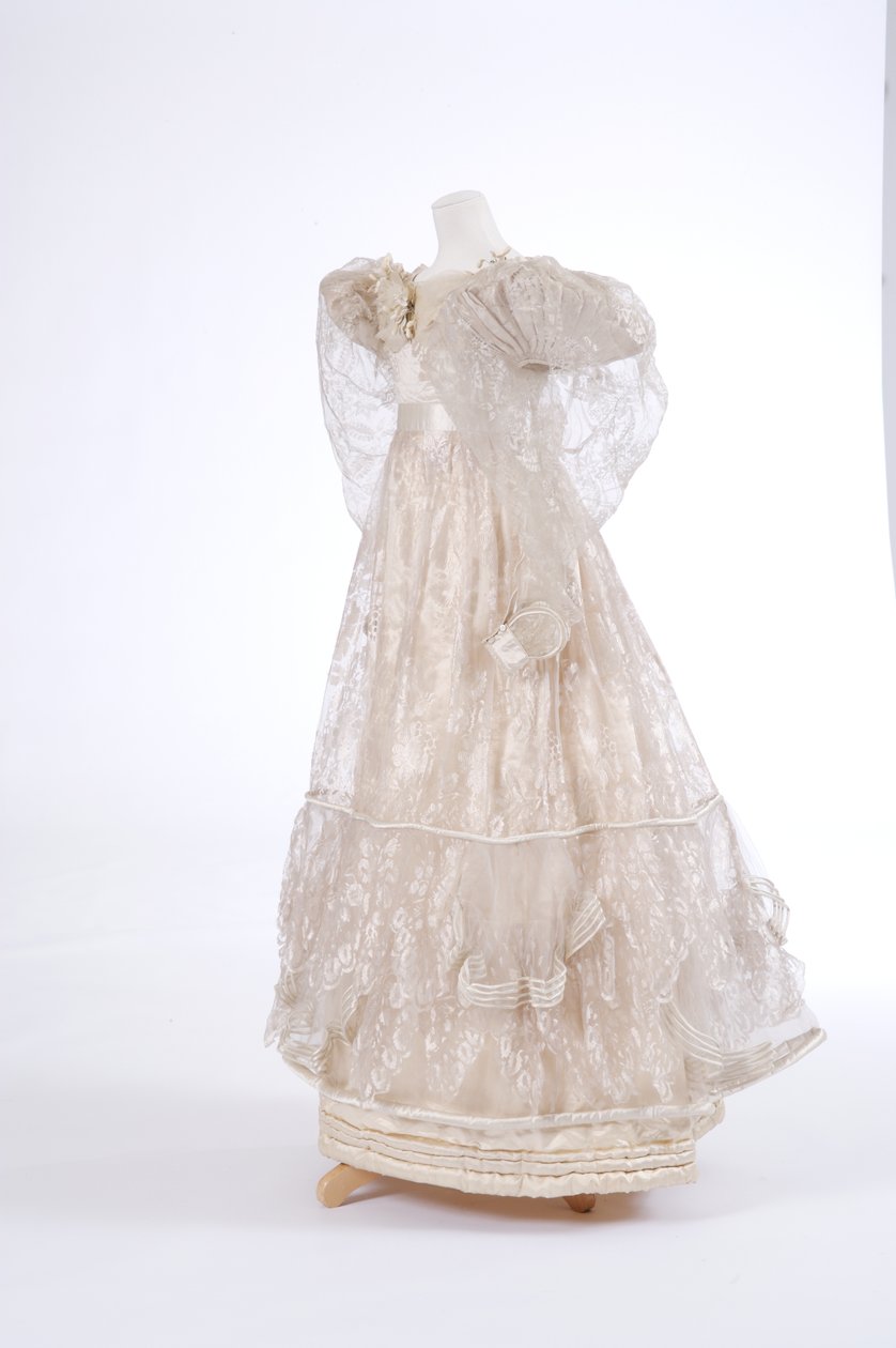 Vestido de noite, 1829 (seda e gaze tecido) de English School