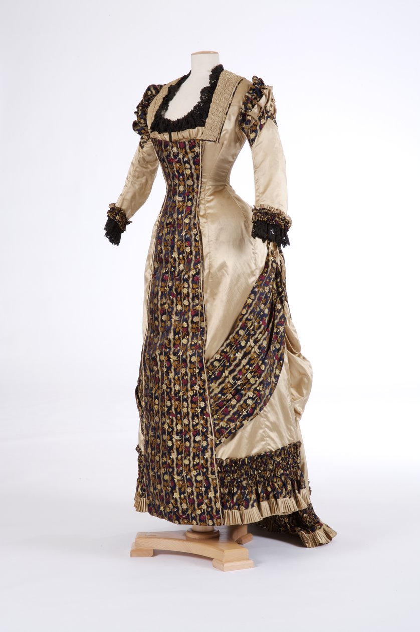 Vestido de noite, 1870 (cetim de seda) de English School