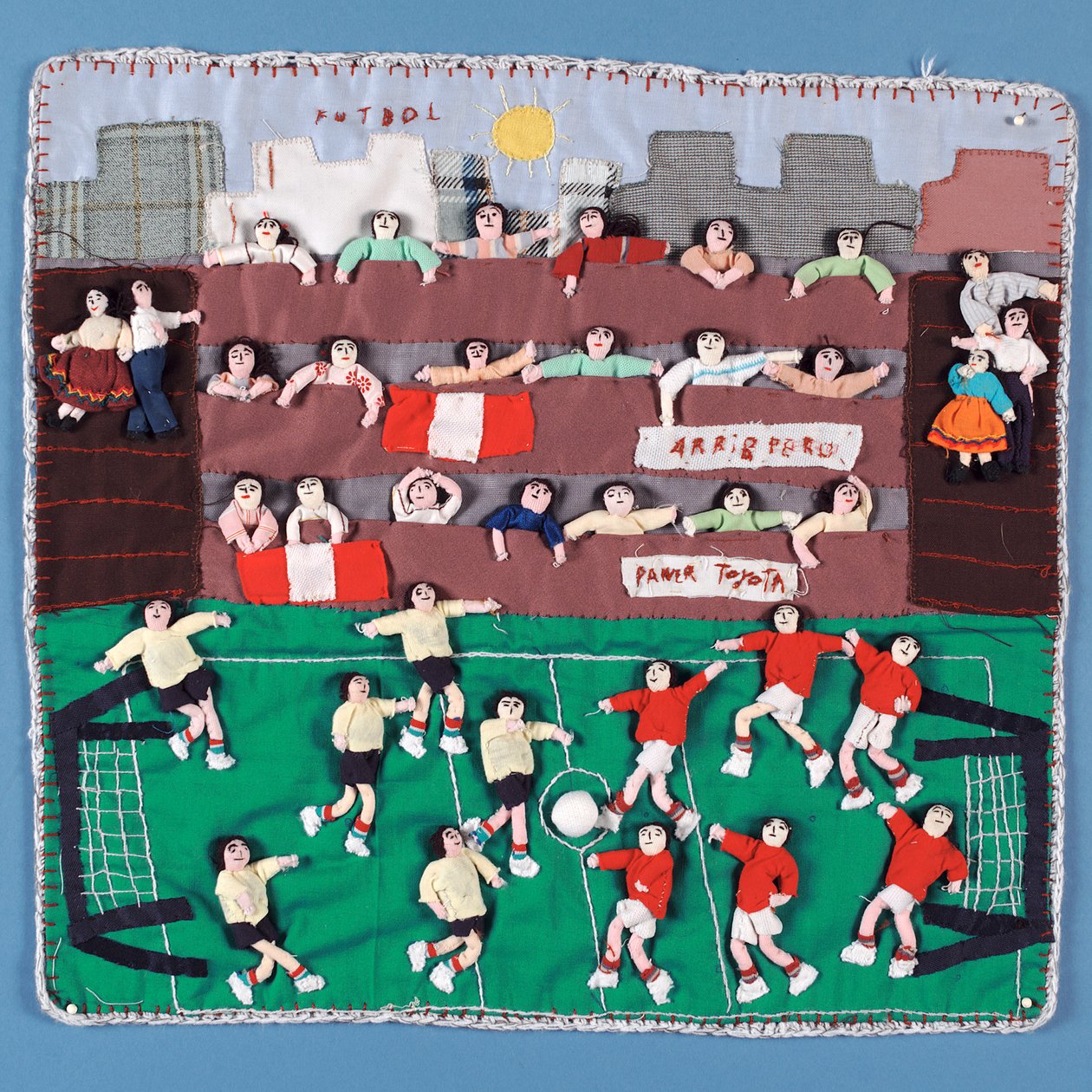 Colagem de tecido de um jogo de futebol no Peru (têxtil) de English School