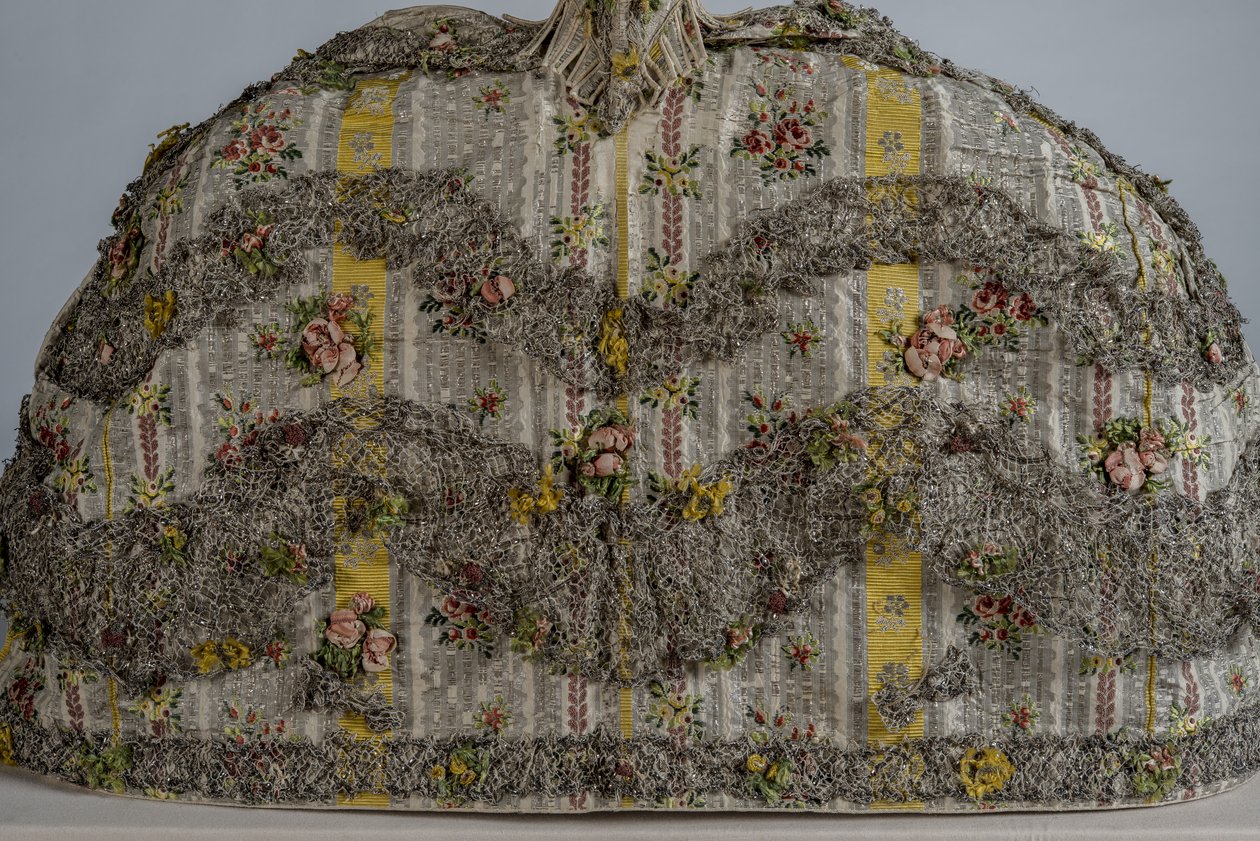 Mantua (saia) de boneca da moda de English School