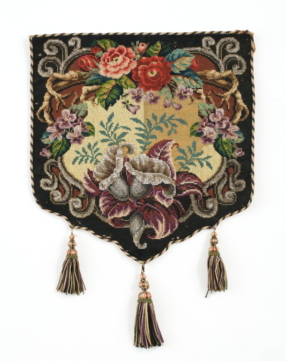 Painel de tela corta-fogo, c.1850 (painel de tela de lã de berlinense com contas e suporte de seda) de English School