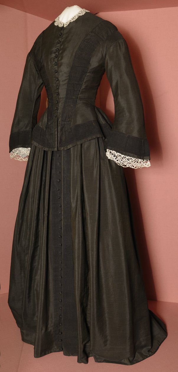 Corpete de Florence Nightingales preto e saia combinando, c.1870 (seda preta) de English School